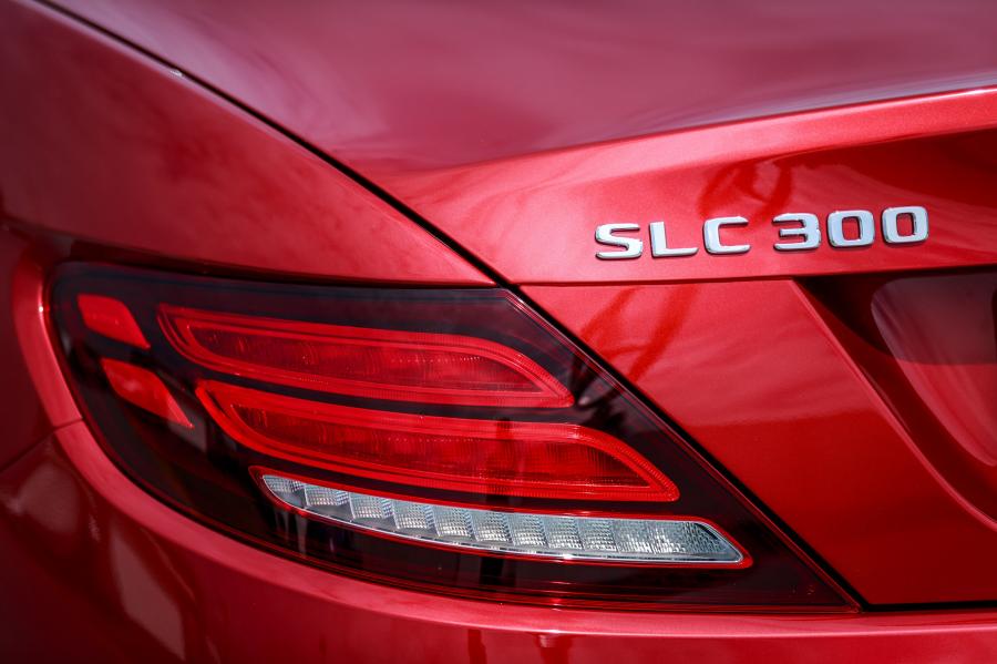 Логотип Mercedes-Benz SLC300 AMG Line 2017 года  (MY) (фото 8 из 20)